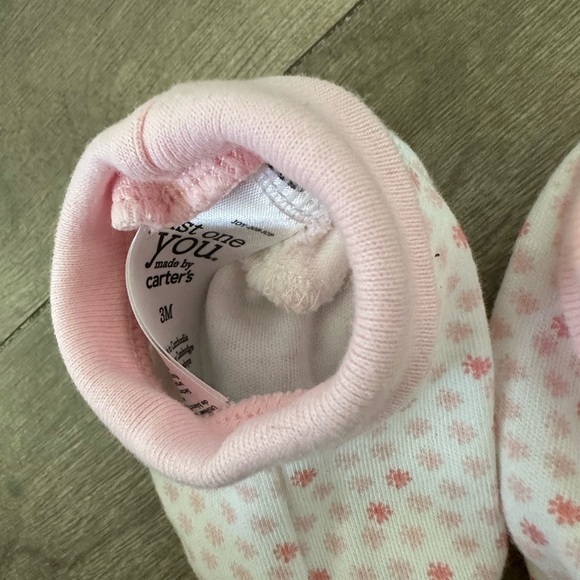 Carter’s 3 month baby girl booties & two matching girly hairpieces - Picture 7 of 10